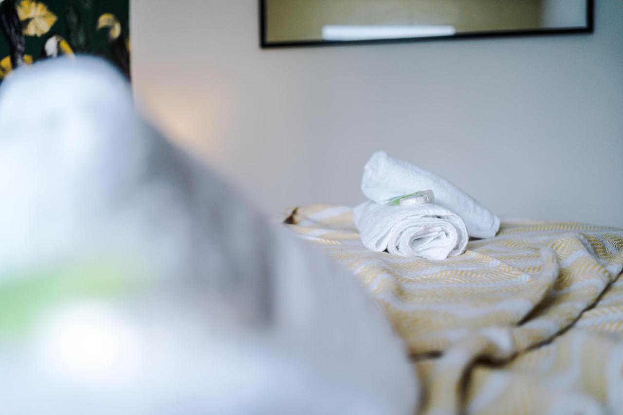 Rest & Recharge At The Station Apartments Manchester Bagian luar foto