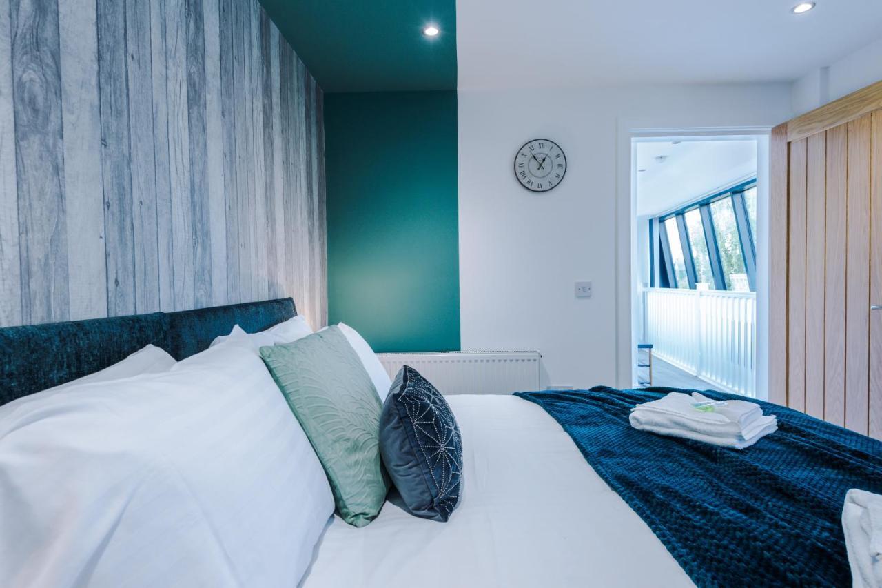 Rest & Recharge At The Station Apartments Manchester Bagian luar foto