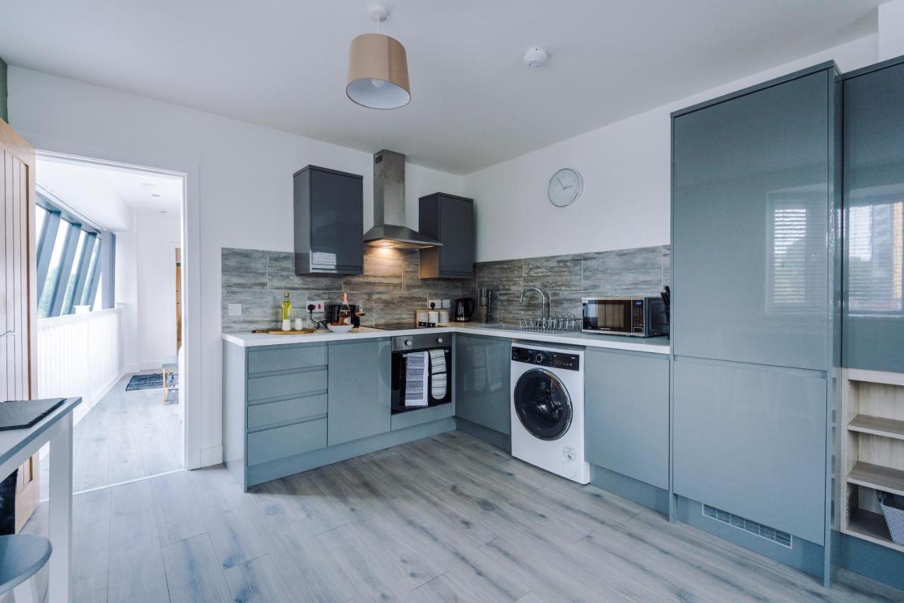 Rest & Recharge At The Station Apartments Manchester Bagian luar foto
