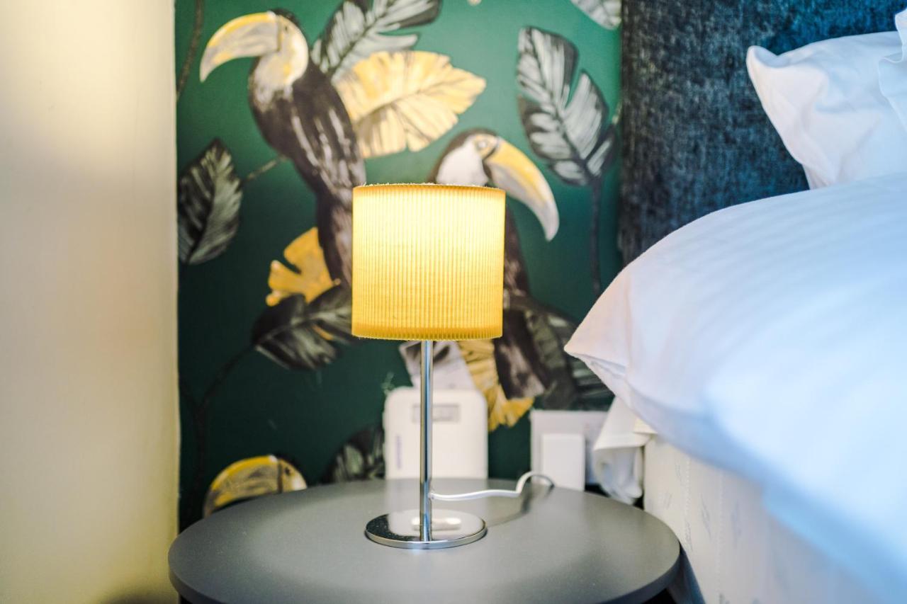 Rest & Recharge At The Station Apartments Manchester Bagian luar foto