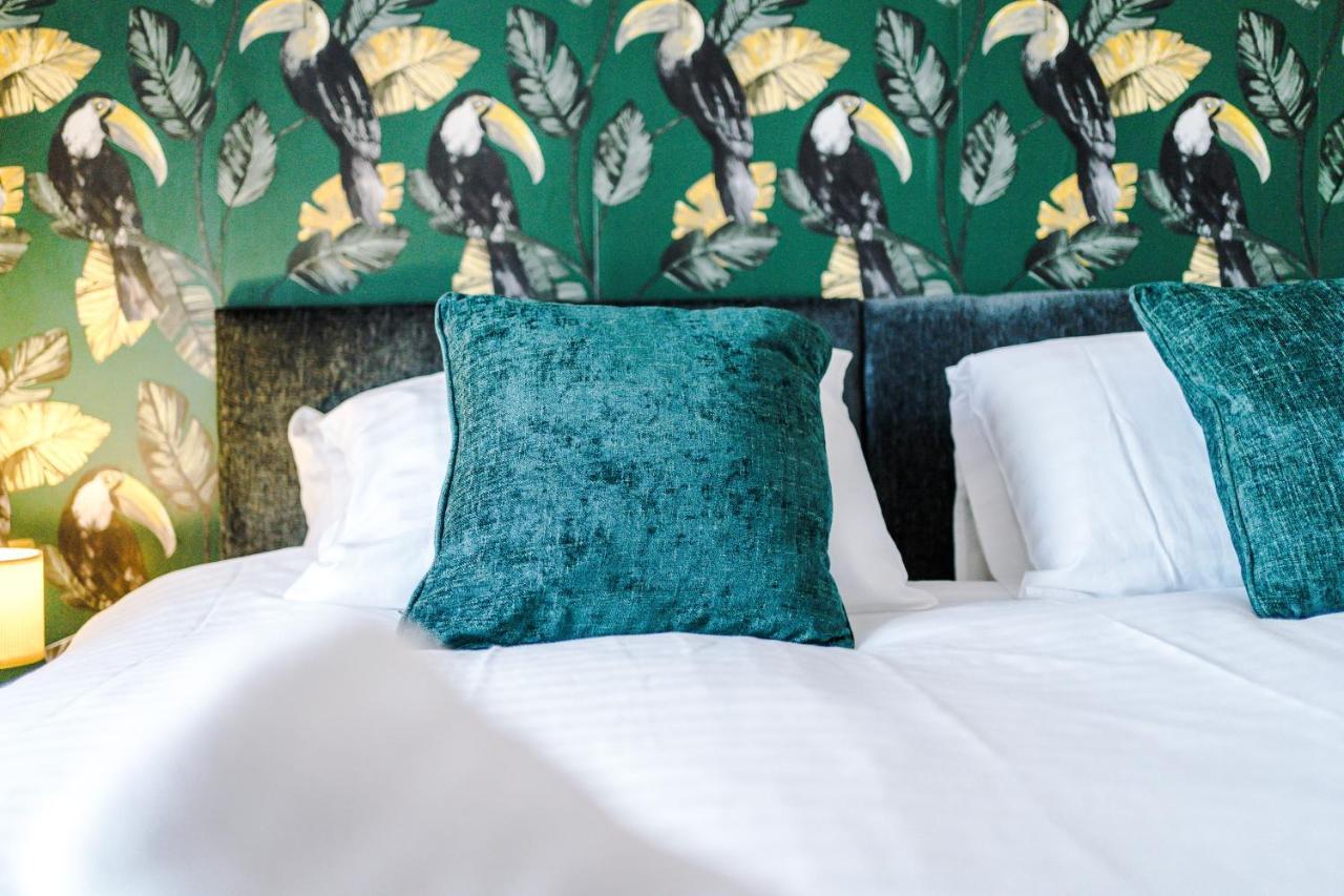 Rest & Recharge At The Station Apartments Manchester Bagian luar foto