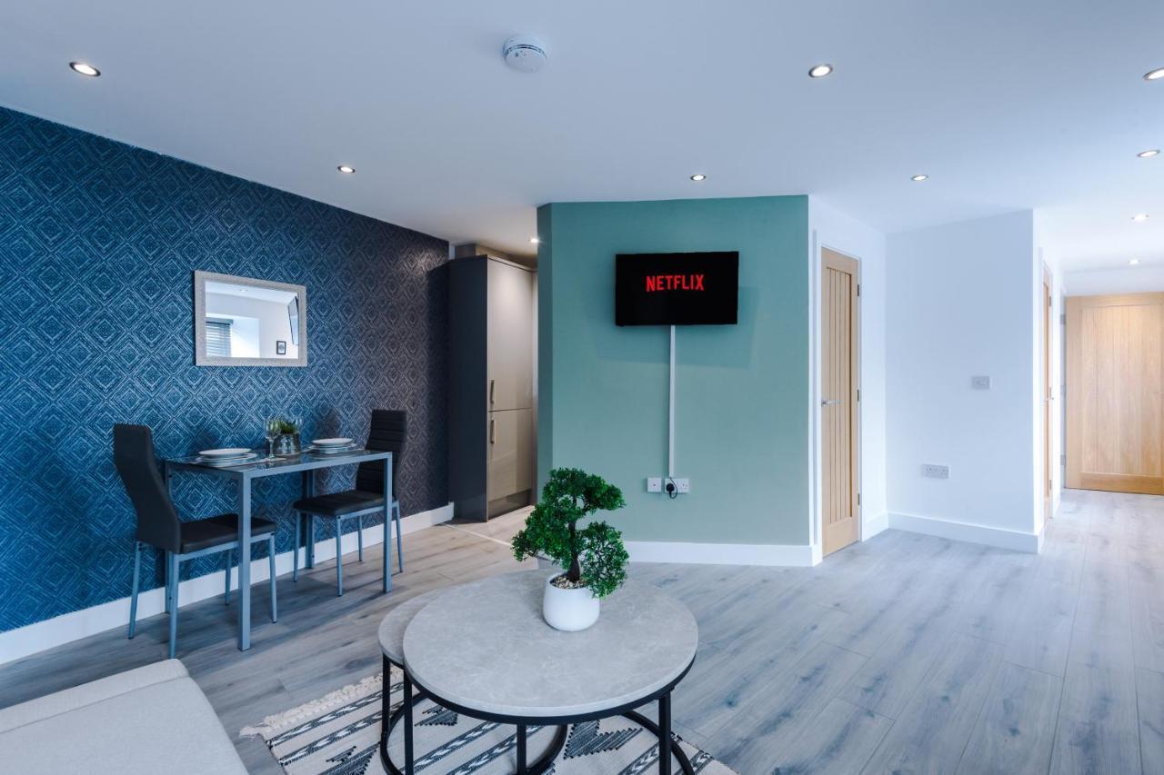 Rest & Recharge At The Station Apartments Manchester Bagian luar foto