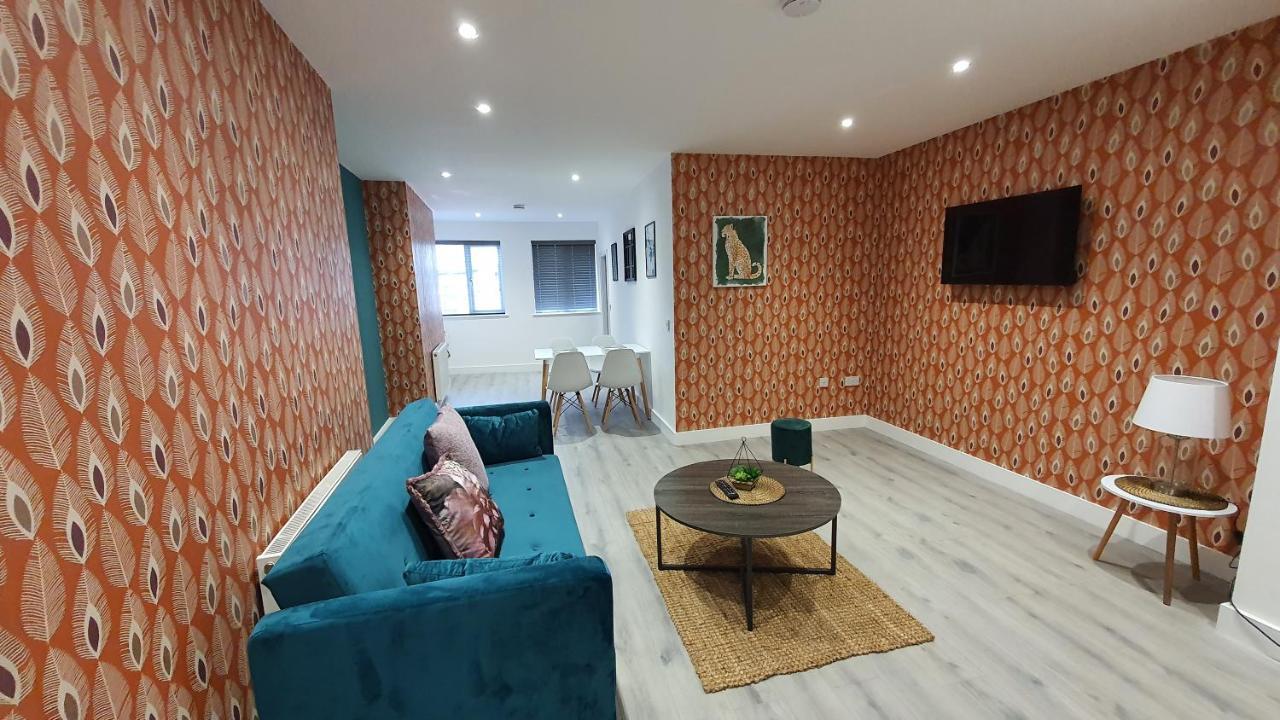Rest & Recharge At The Station Apartments Manchester Bagian luar foto