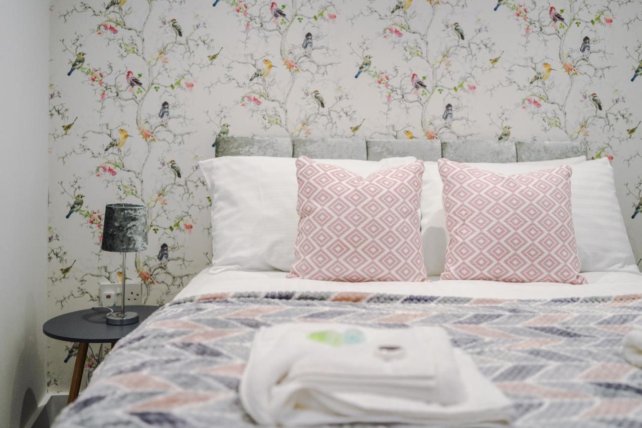 Rest & Recharge At The Station Apartments Manchester Bagian luar foto