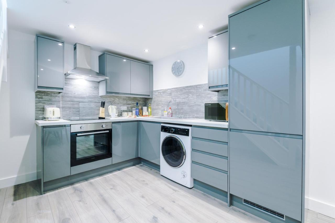 Rest & Recharge At The Station Apartments Manchester Bagian luar foto