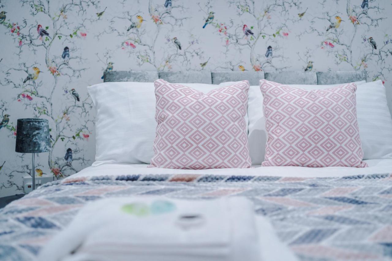 Rest & Recharge At The Station Apartments Manchester Bagian luar foto