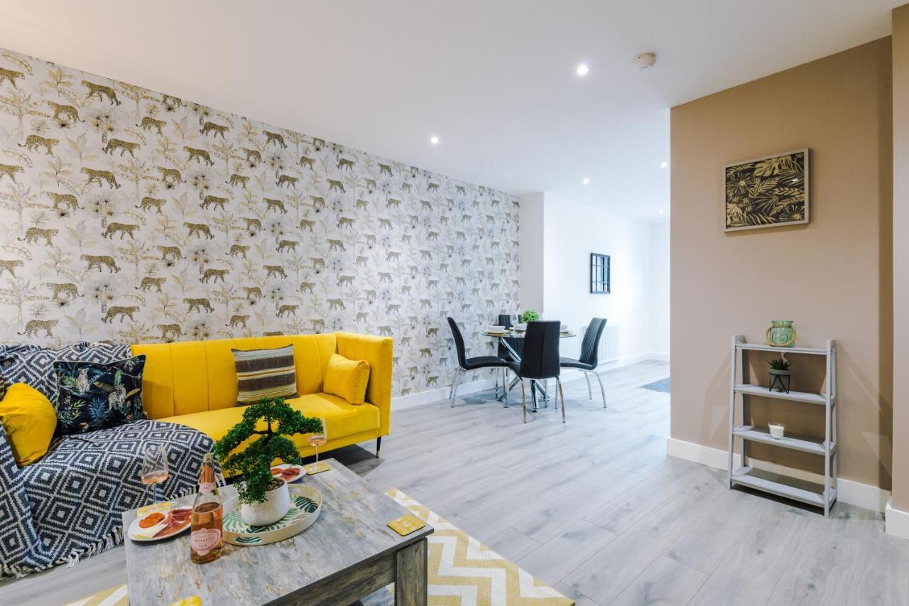 Rest & Recharge At The Station Apartments Manchester Bagian luar foto