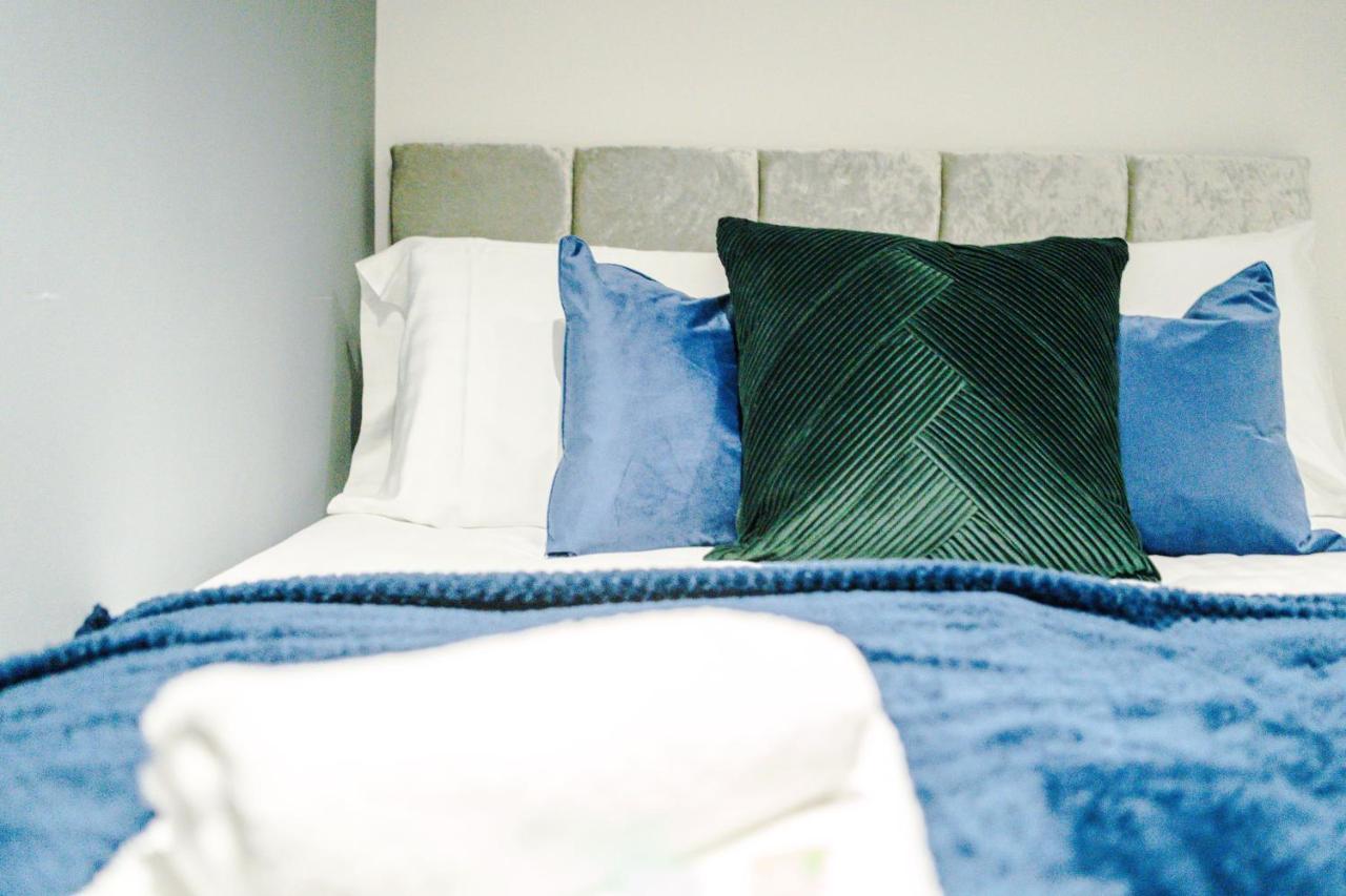 Rest & Recharge At The Station Apartments Manchester Bagian luar foto